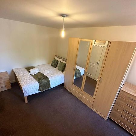 New Build 2 Bedroom With 2 Bath In Londen Buitenkant foto