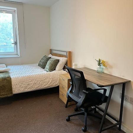 New Build 2 Bedroom With 2 Bath In Londen Buitenkant foto