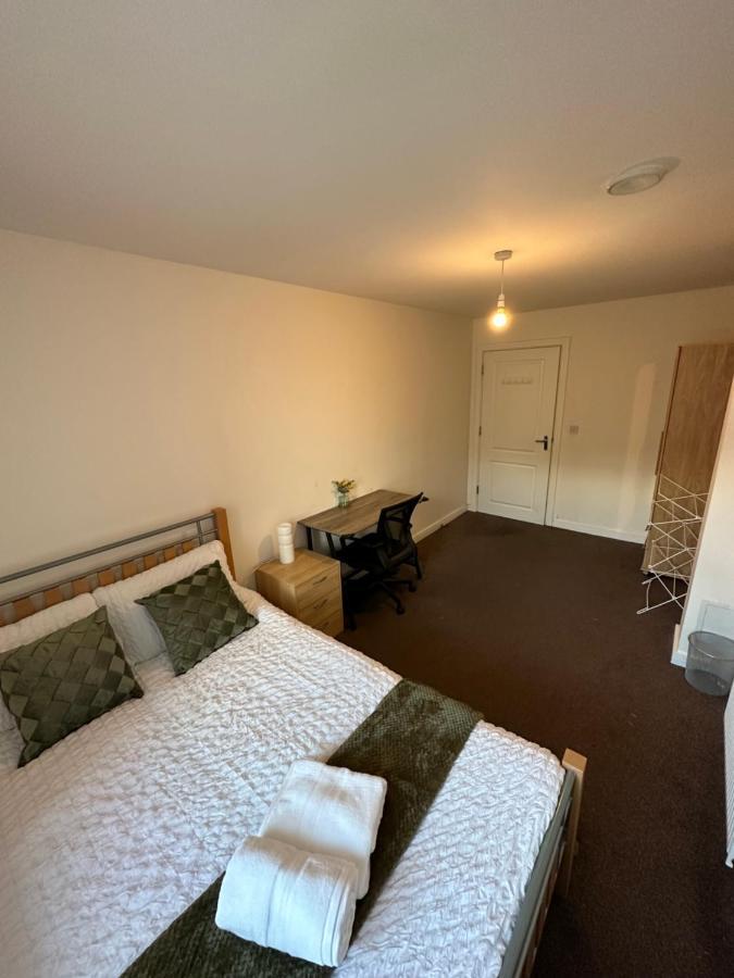 New Build 2 Bedroom With 2 Bath In Londen Buitenkant foto