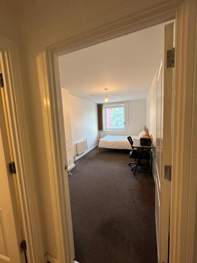 New Build 2 Bedroom With 2 Bath In Londen Buitenkant foto