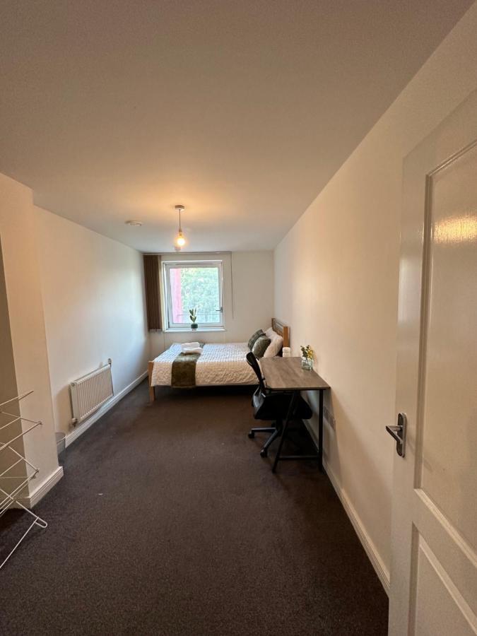 New Build 2 Bedroom With 2 Bath In Londen Buitenkant foto
