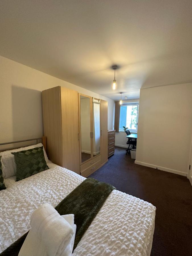 New Build 2 Bedroom With 2 Bath In Londen Buitenkant foto
