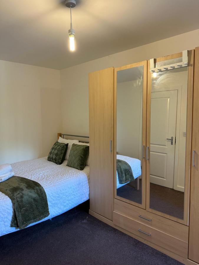 New Build 2 Bedroom With 2 Bath In Londen Buitenkant foto