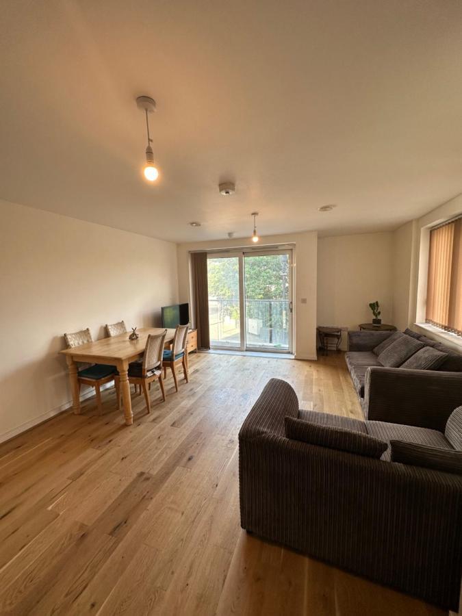 New Build 2 Bedroom With 2 Bath In Londen Buitenkant foto