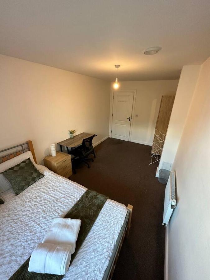 New Build 2 Bedroom With 2 Bath In Londen Buitenkant foto