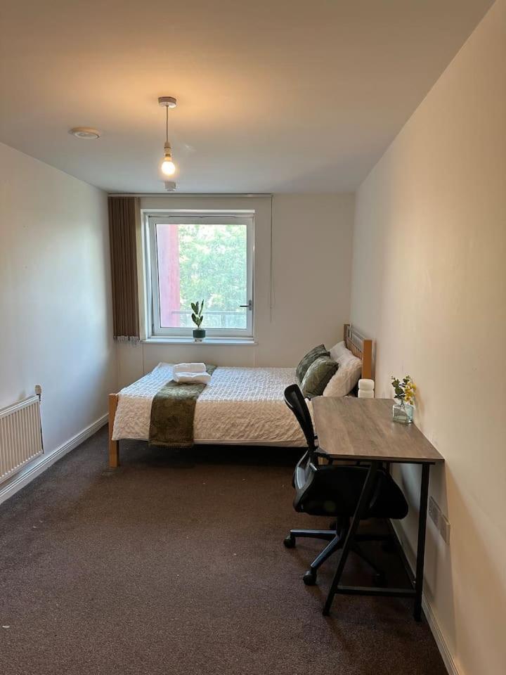 New Build 2 Bedroom With 2 Bath In Londen Buitenkant foto