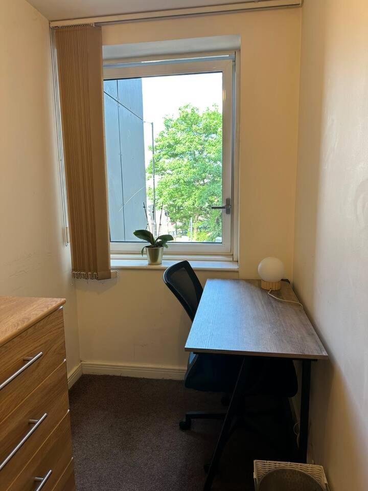 New Build 2 Bedroom With 2 Bath In Londen Buitenkant foto