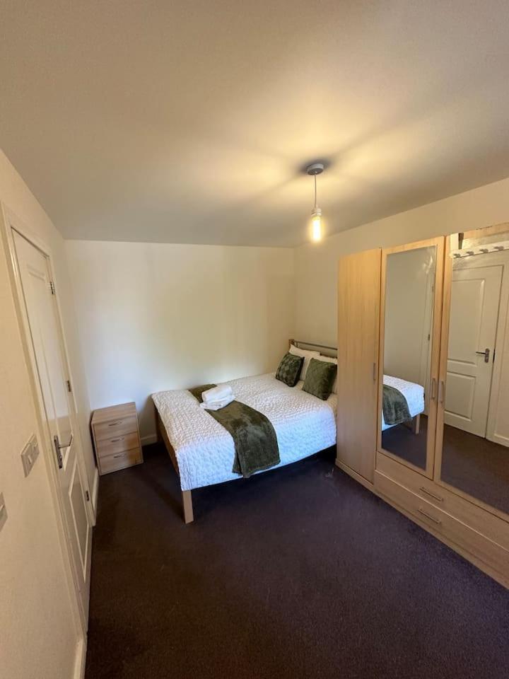 New Build 2 Bedroom With 2 Bath In Londen Buitenkant foto