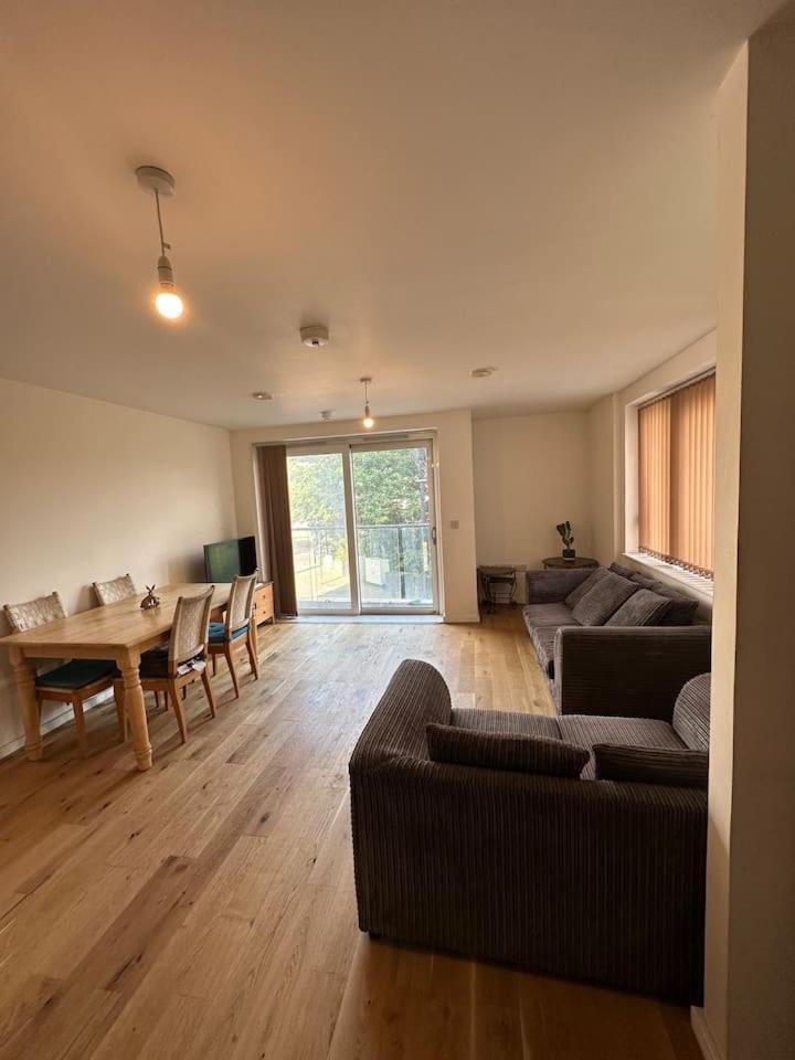 New Build 2 Bedroom With 2 Bath In Londen Buitenkant foto