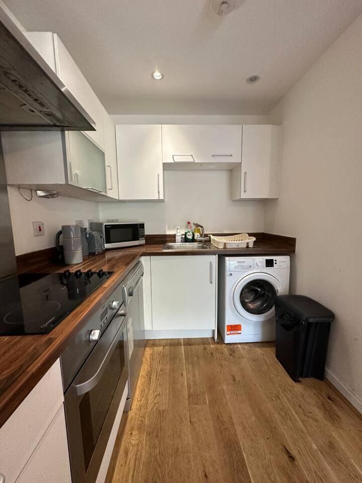 New Build 2 Bedroom With 2 Bath In Londen Buitenkant foto