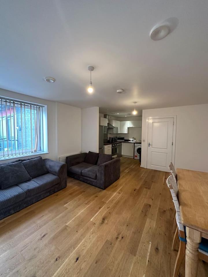 New Build 2 Bedroom With 2 Bath In Londen Buitenkant foto