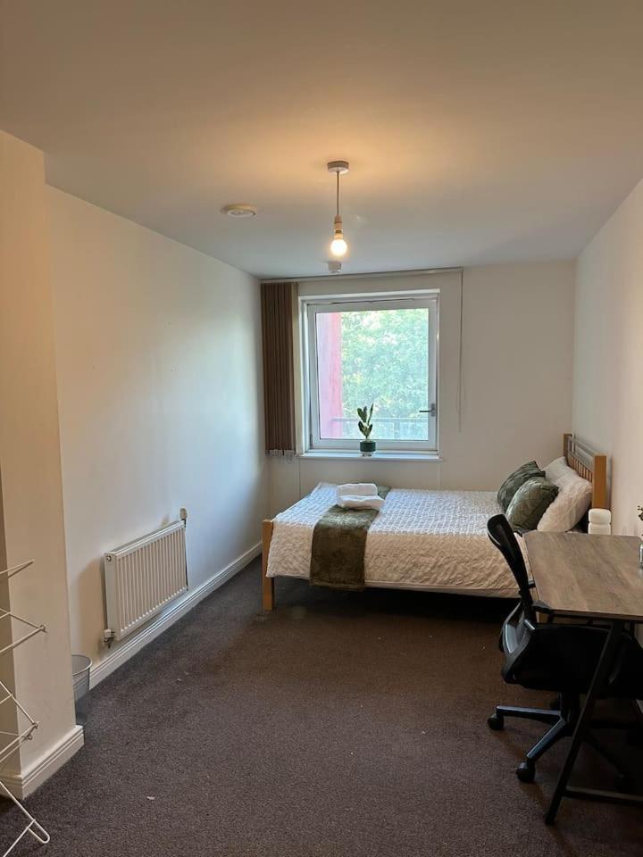 New Build 2 Bedroom With 2 Bath In Londen Buitenkant foto