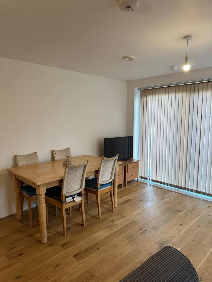 New Build 2 Bedroom With 2 Bath In Londen Buitenkant foto