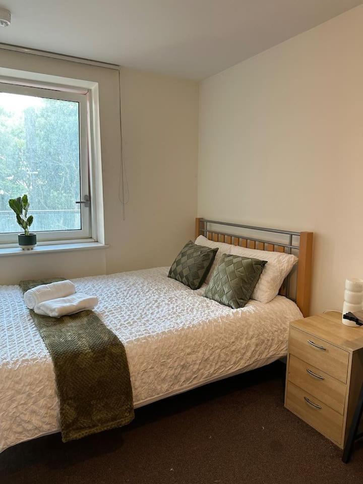 New Build 2 Bedroom With 2 Bath In Londen Buitenkant foto