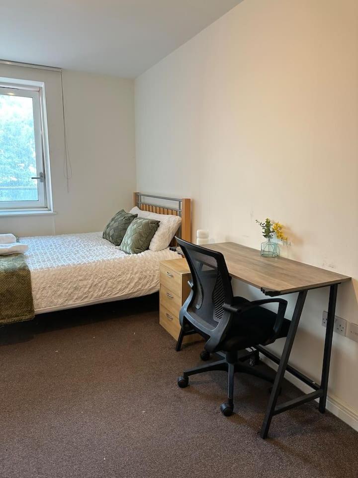 New Build 2 Bedroom With 2 Bath In Londen Buitenkant foto