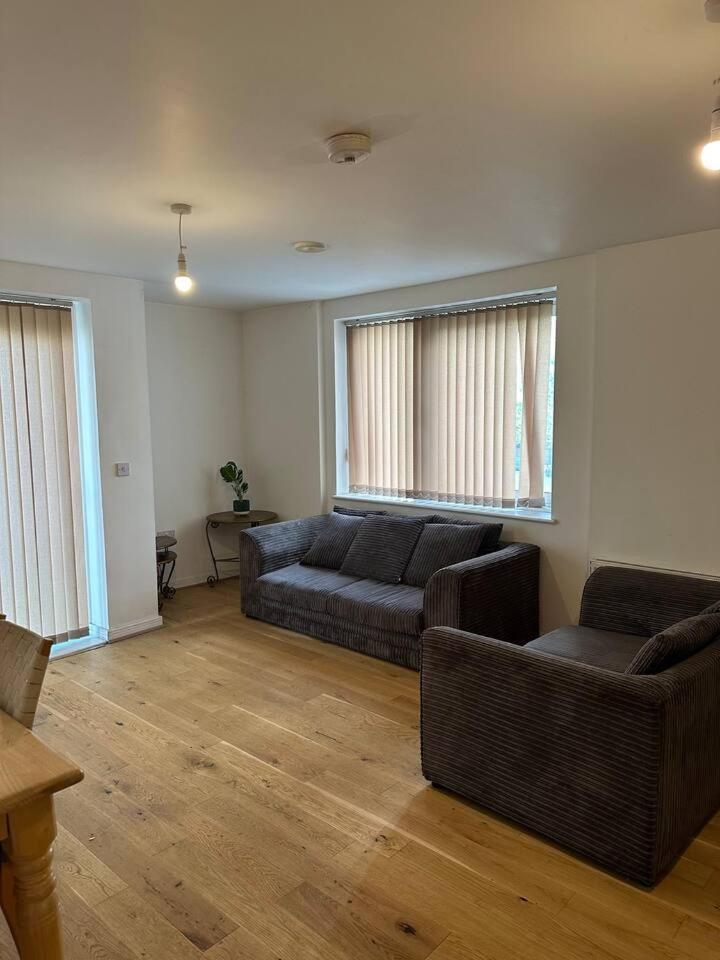 New Build 2 Bedroom With 2 Bath In Londen Buitenkant foto