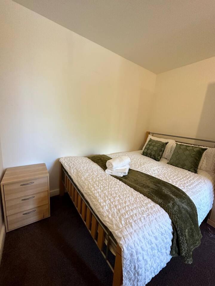 New Build 2 Bedroom With 2 Bath In Londen Buitenkant foto