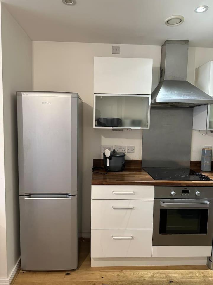New Build 2 Bedroom With 2 Bath In Londen Buitenkant foto