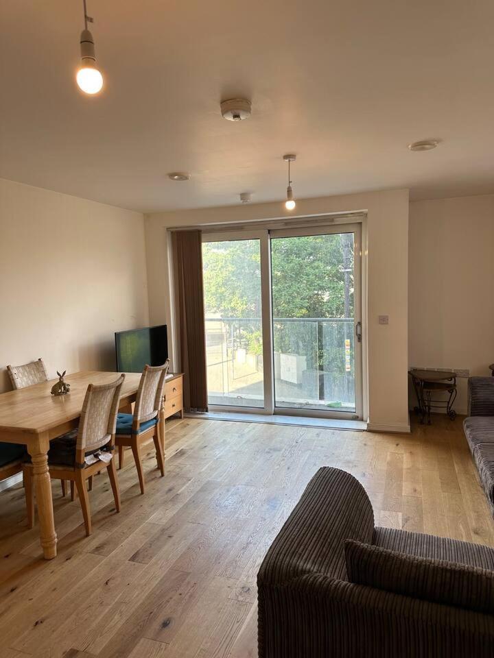 New Build 2 Bedroom With 2 Bath In Londen Buitenkant foto