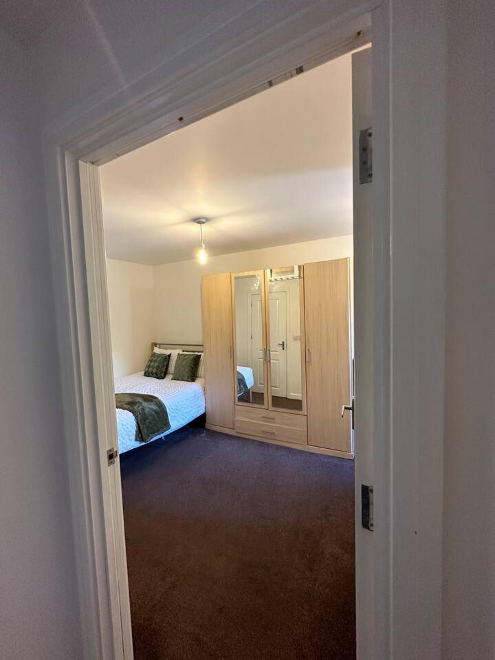 New Build 2 Bedroom With 2 Bath In Londen Buitenkant foto